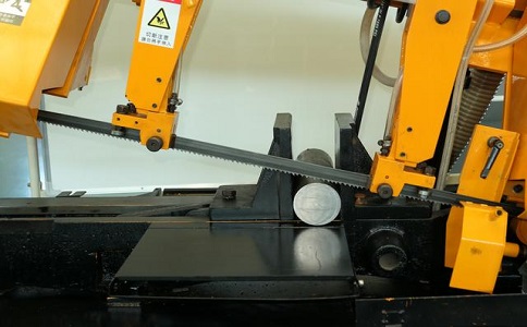 青云谱数控带锯床自动送料精度会出现偏差吗？